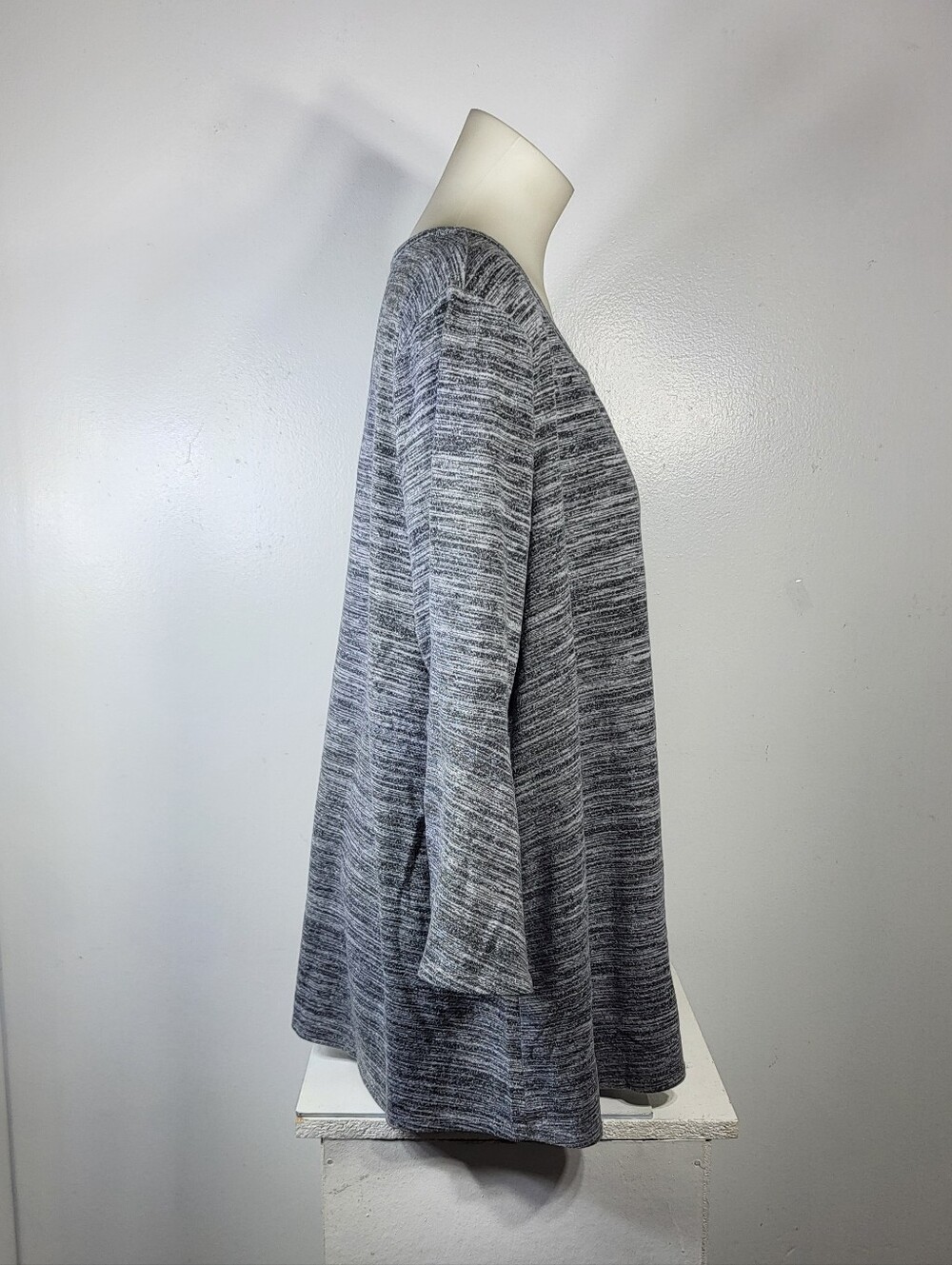 Cato Grey Bell Sleeve Top Sz 22/24W - Picture 5 of 8